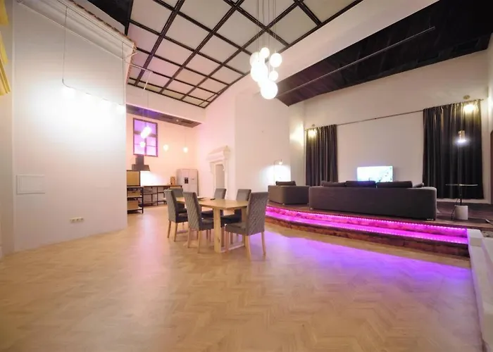 The Theatre / Old Town & Balcony Апартаменты